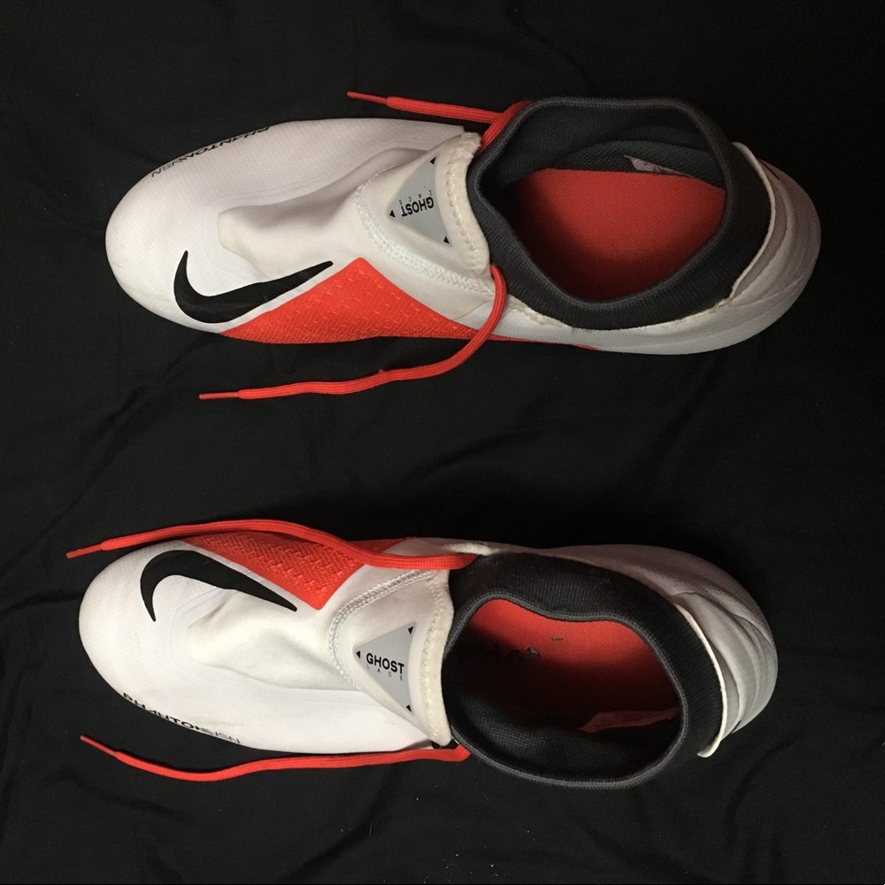 Size 11.5 new condition Nike phantom cleats